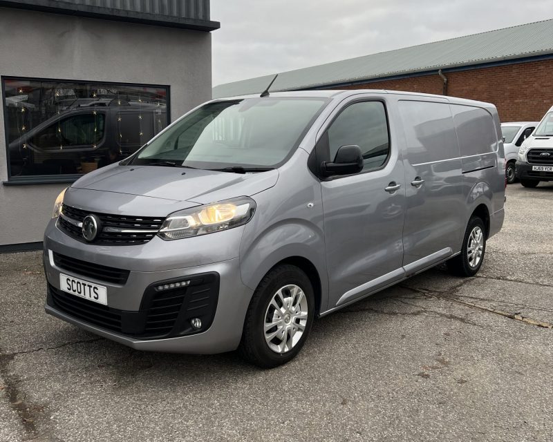 Vauxhall Vivaro 1.5d 2900 Sportive LWB