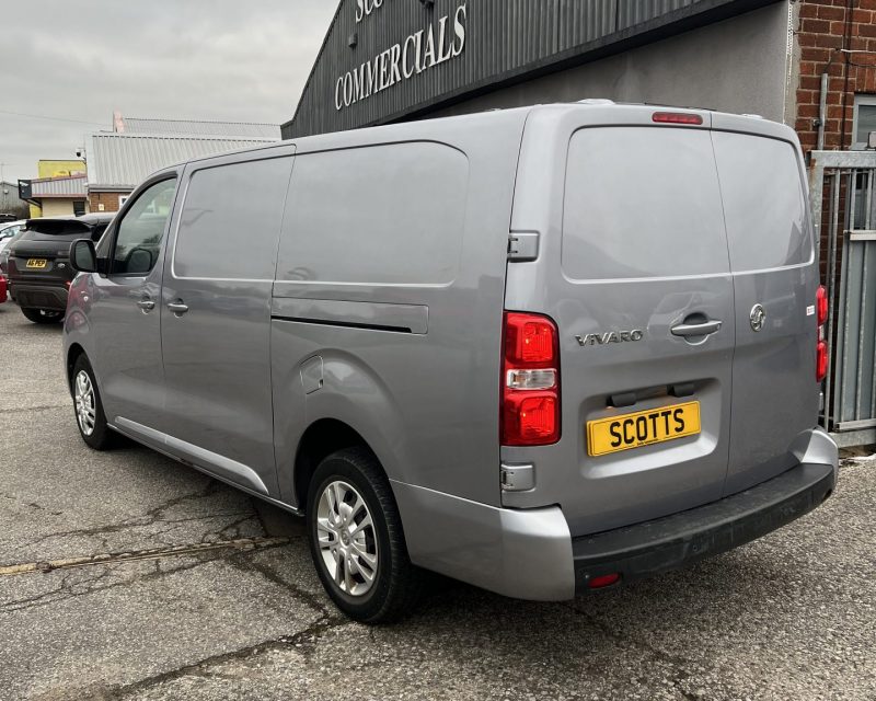 Vauxhall Vivaro 1.5d 2900 Sportive LWB