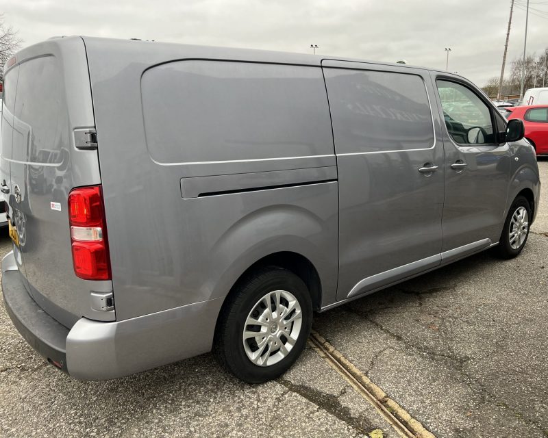 Vauxhall Vivaro 1.5d 2900 Sportive LWB